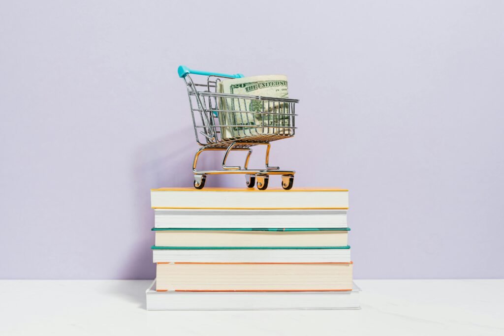 Descubra cinco livros essenciais para transformar sua vida financeira. Estas leituras foram a virada de chave na minha jornada para sair das dívidas e começar a investir. Se você quer organizar suas finanças, aprender a poupar e investir com inteligência, este post é para você!